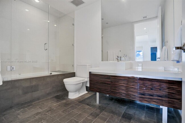 Building Photo - 1100 Biscayne Blvd