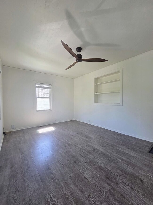 Building Photo - Charming Downtown Petaluma Gem - 3bed 1.5 Bath Available Now !