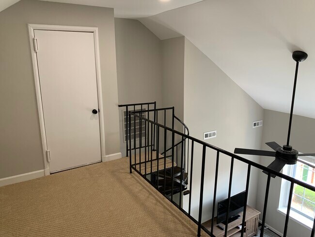 Building Photo - 2 Bed, 1 Bath Condo