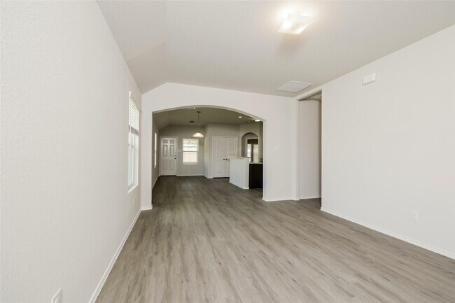 Building Photo - 208 Elk Run Ln