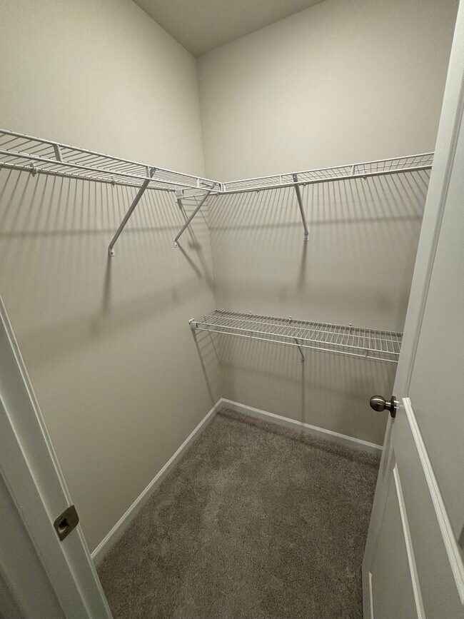 Building Photo - 304 Detroit Ln