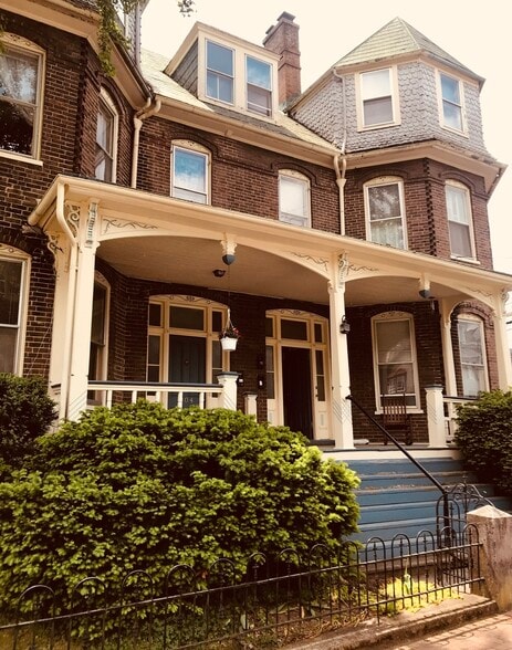 Primary Photo - 304 E Beverley St