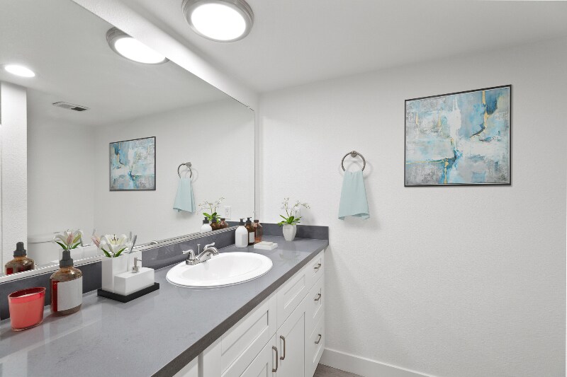 Building Photo - 712 S Fernwood St