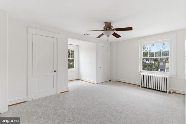 Building Photo - 530 E Manoa Rd