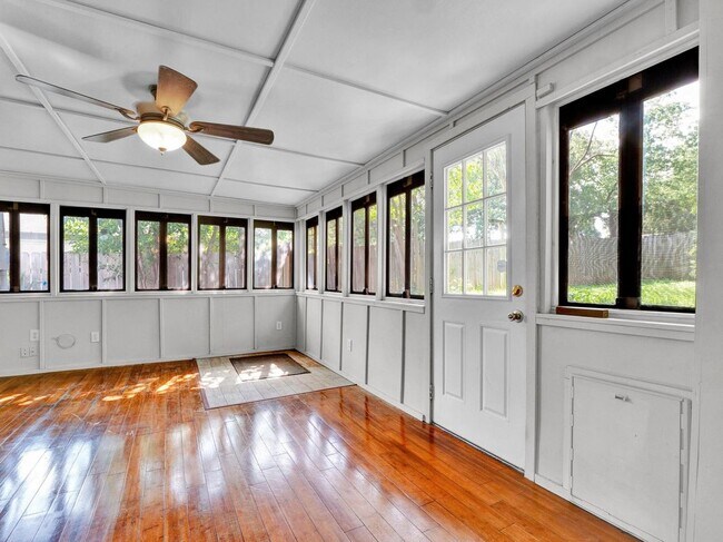 Building Photo - 7011 Whispering Oaks Dr