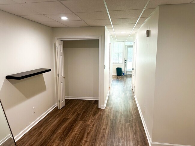 Building Photo - 4565 Kent Rd