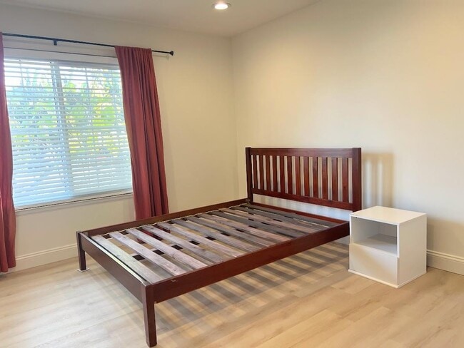 Building Photo - 150 Flying Mist Isle