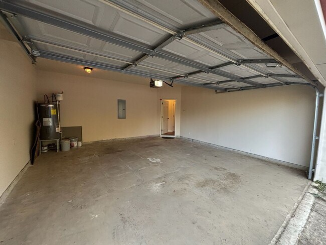 Building Photo - 1322 Ingersoll Dr