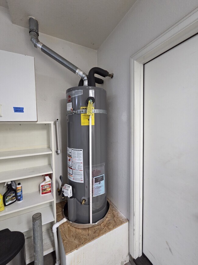 Building Photo - 10754 Westonhill Dr