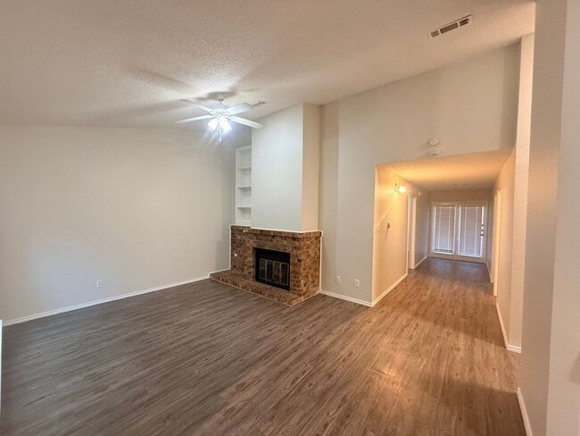 Building Photo - 5564 93rd St