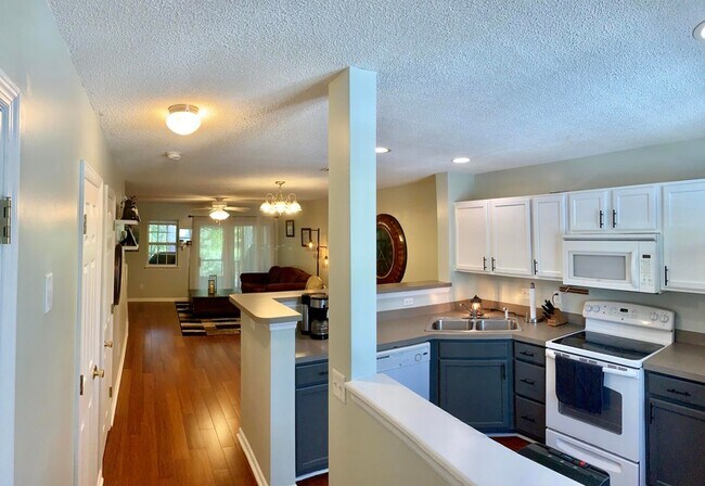 Building Photo - 466 Doane Way