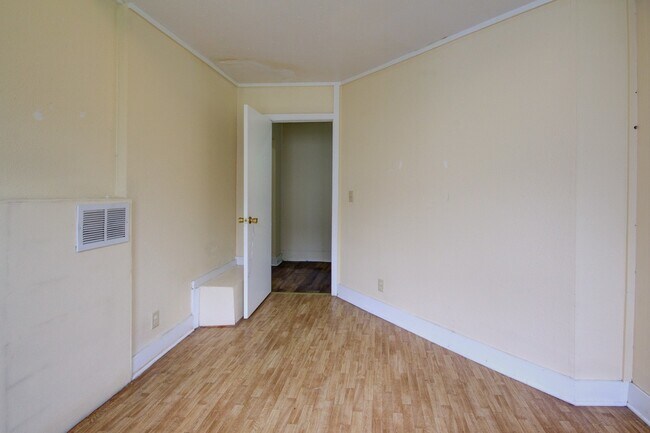 Building Photo - 2530 7th Ave