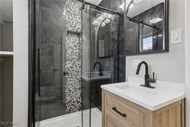 Building Photo - 133 N Pearl St