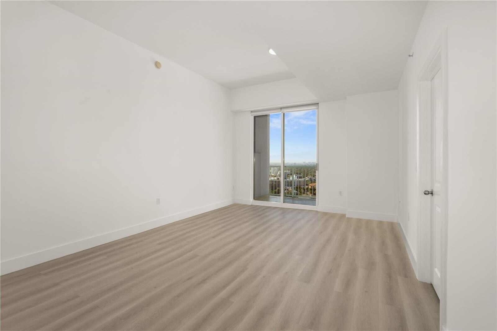 Building Photo - 1250 S Miami Ave