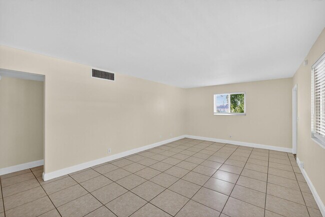 Building Photo - 809 Lighthouse Dr