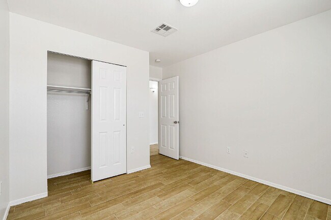 Building Photo - 3214 N Stanton St