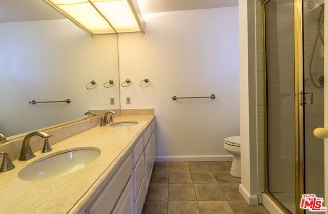 Building Photo - 2131 Century Park Ln