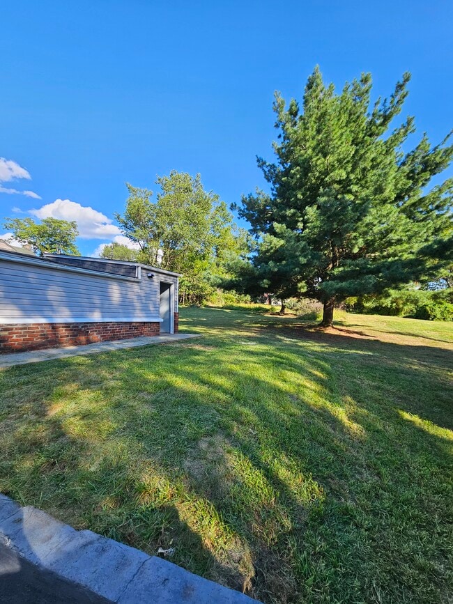 Building Photo - 3144 Bohem St