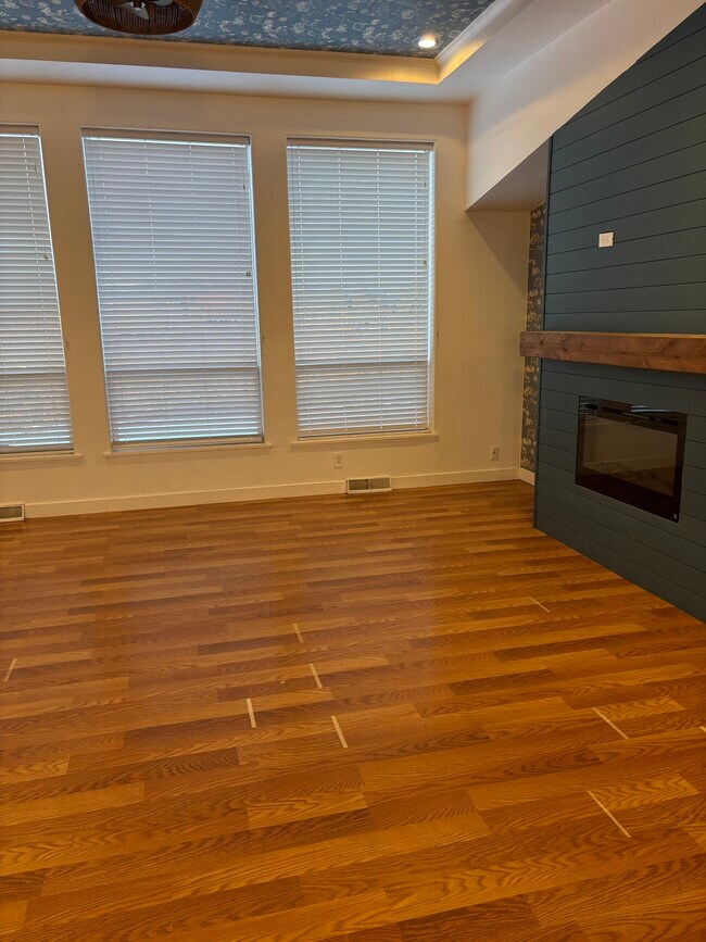 Building Photo - 007