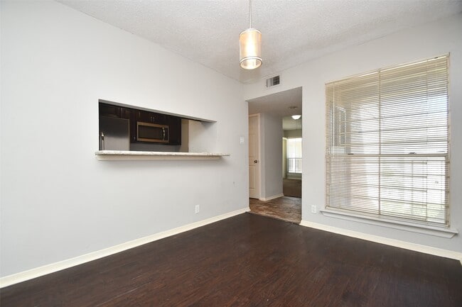Building Photo - 700 Thicket Ln