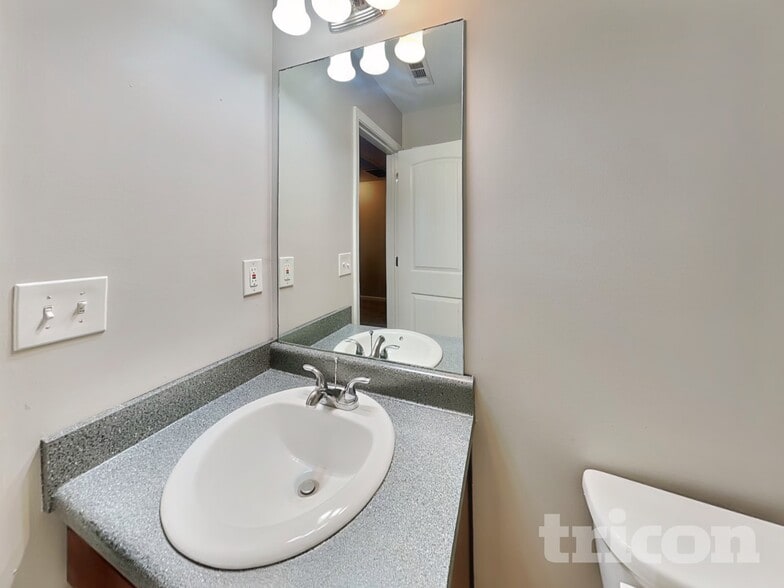 Building Photo - 121 Pristine Dr