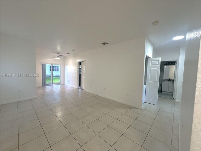 Building Photo - 2731 NE 3rd Dr