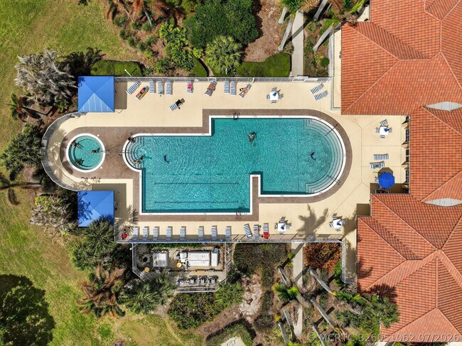 Building Photo - 416 SW Horseshoe Bay
