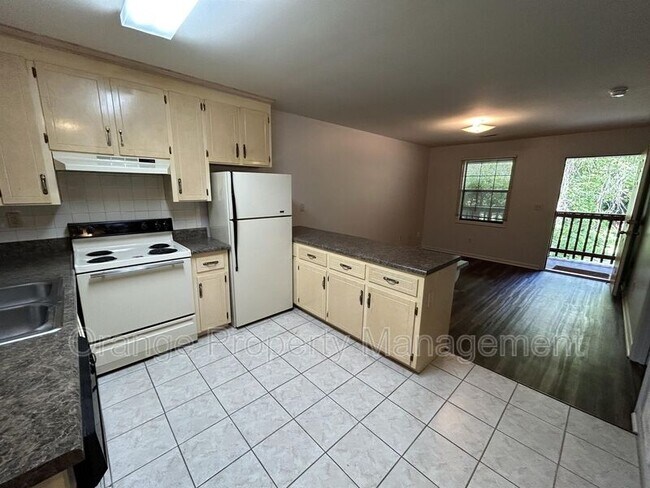 Building Photo - 204 Calhoun St