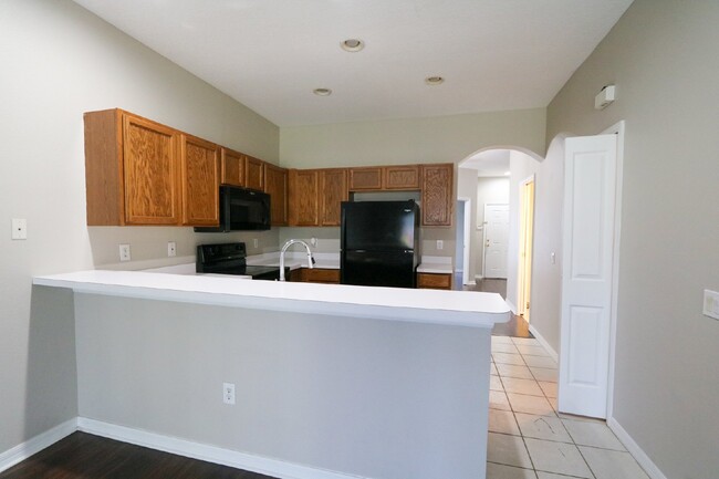 Building Photo - Spacious 3-Bedroom Townhome in Gated Kings...