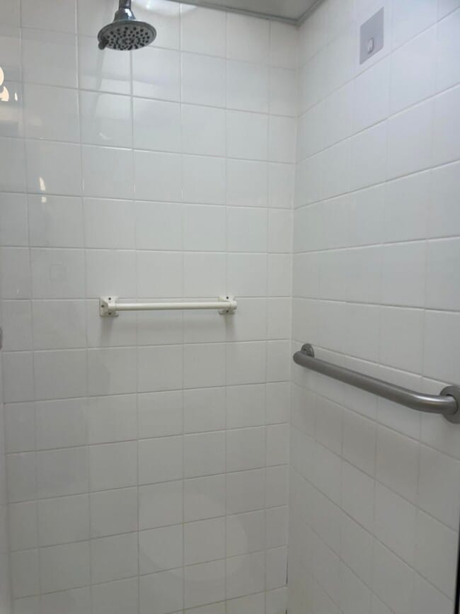 Building Photo - 421 Normandy I