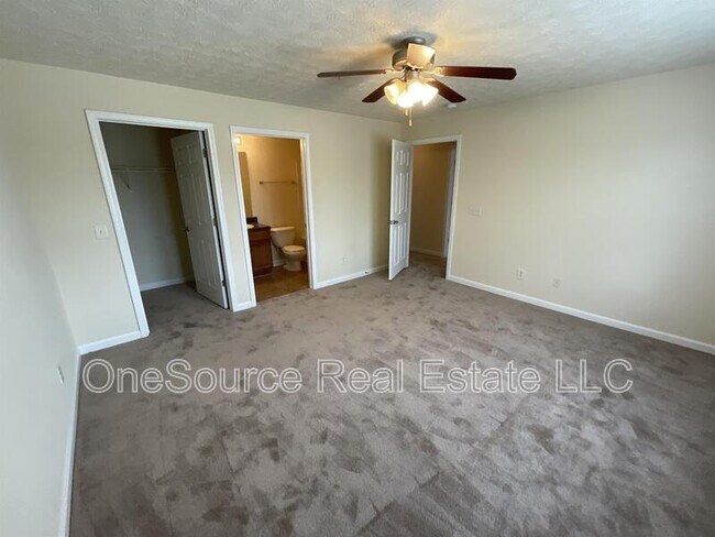 Building Photo - 1202 Fairington Club Dr
