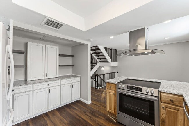 Building Photo - 7309 Cardigan Cir