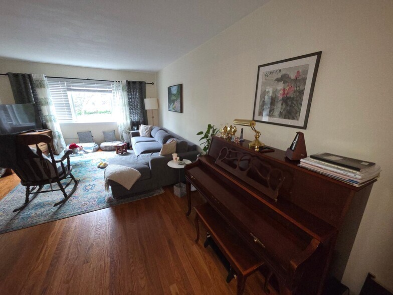 Building Photo - 552 Manor Ridge Rd