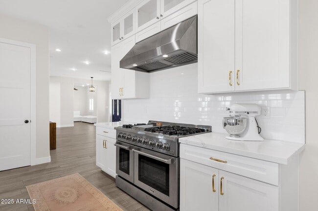 Building Photo - 856 W Quail Cir