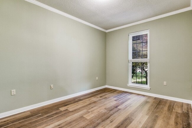 Building Photo - Great Home in the Tiger Point community of Champions Green!