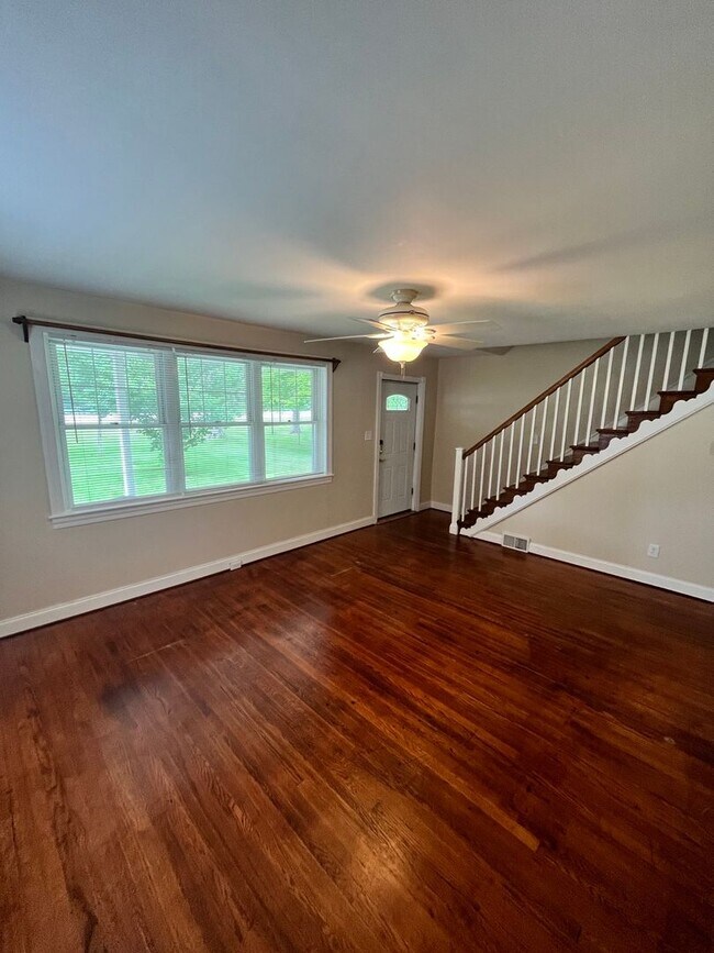 Building Photo - Welcome to 1826 Otts Chapel Road!