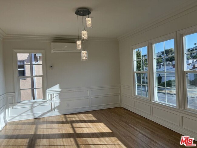 Building Photo - 4120 S Victoria Ave