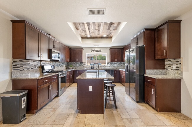 Building Photo - 57731 San Tropeze Dr