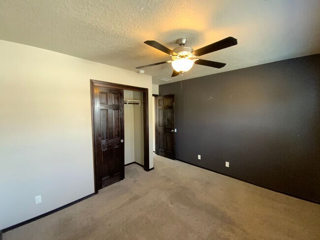 Building Photo - 3 Bedroom Custom Single Story Home Availab...