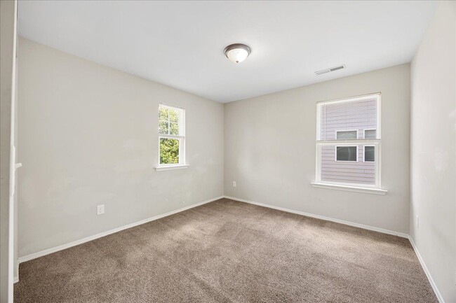 Building Photo - 5600 Yorkwood Dr