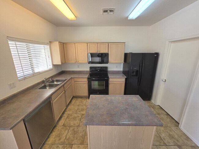 Building Photo - 30469 N Plantation Dr