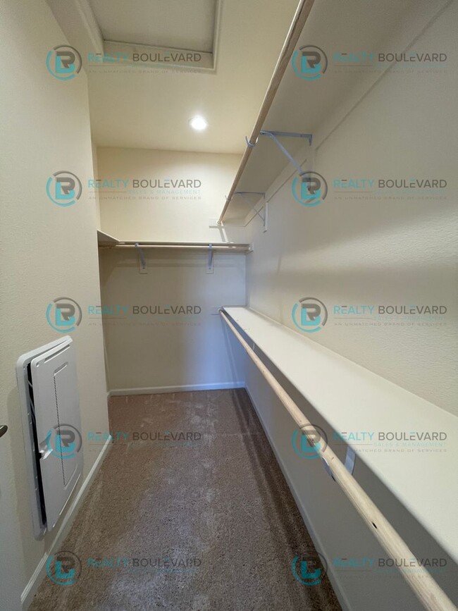 Building Photo - Luxury and Convenience Fully Equipped 3-Bedroom 2.5 Bathroom 2 Car Garage Townhome in Carson City