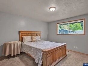 Building Photo - 3230 NW Norwood Dr