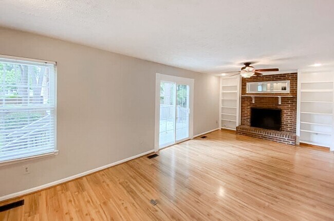 Building Photo - Fantastic 4 Bedroom 3.5 Bathroom Colonial ...