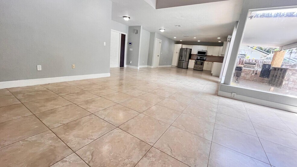 Building Photo - 11535 Sanderling Dr