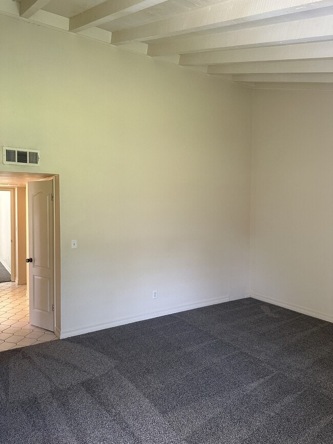 Building Photo - Stockton 2 Bedroom 1 Bathroom Condo