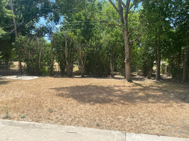 Building Photo - 3 BEDROOM NEAR SCOTT & WHITE