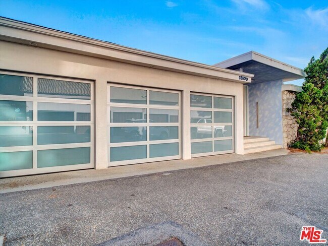 Building Photo - 18109 Coastline Dr