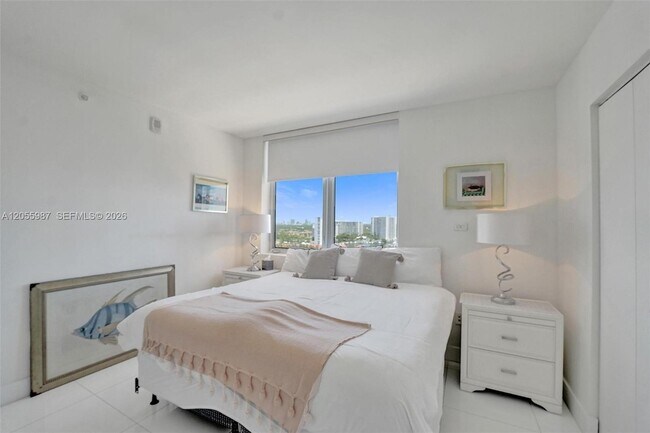 Building Photo - 2600 E Hallandale Beach Blvd