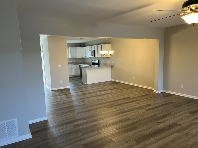 Living/Dining Room - 75 Ceasar Pl